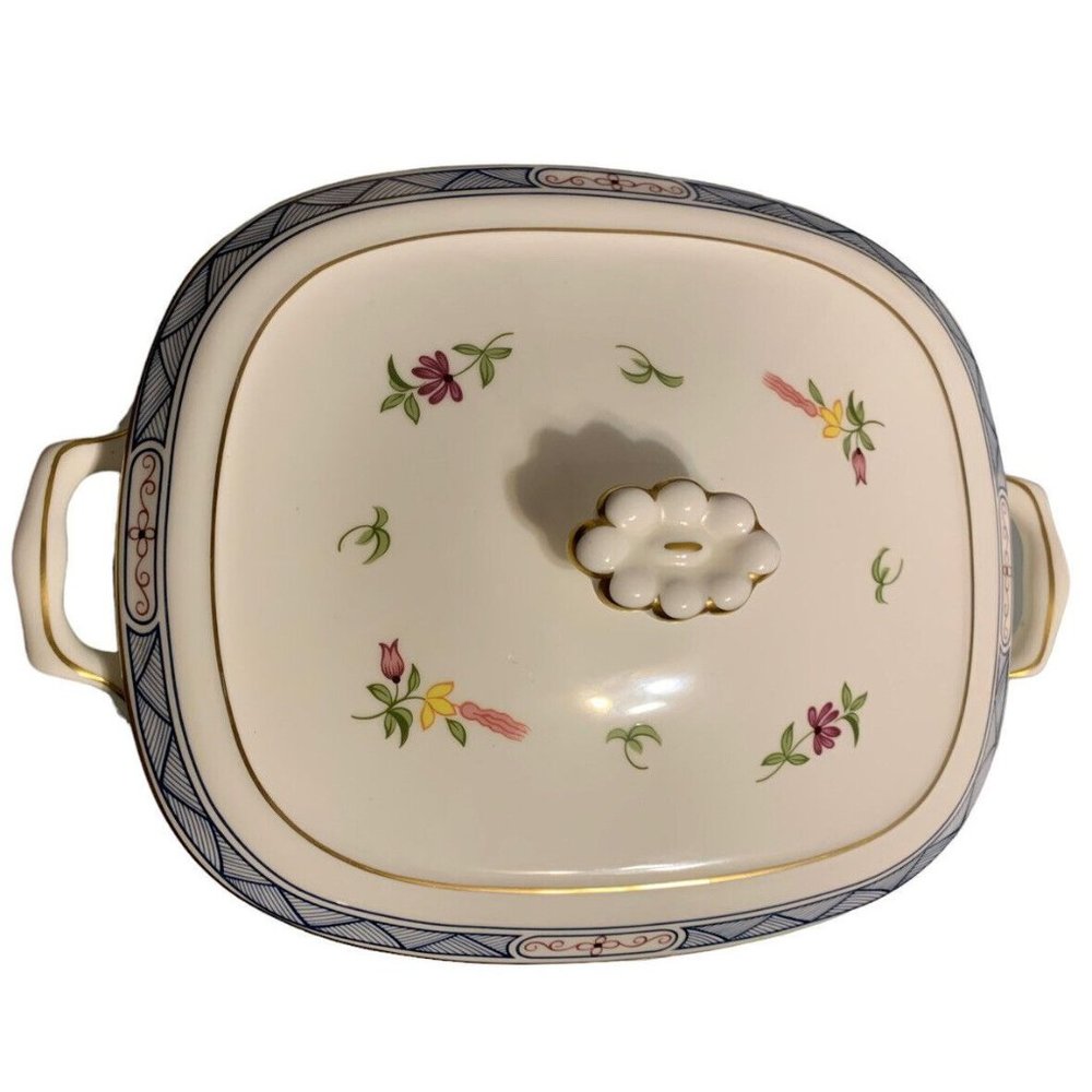 WEDGWOOD Montcalm Covered Vegetable Dish/ Tureen England - Picture 3 of 8